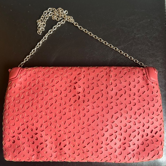 Aldo Laser Cut Coral and Gold Shoulder Bag - Picture 3 of 13